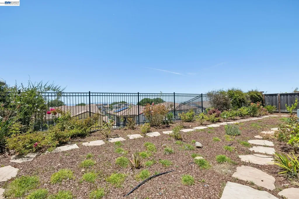 5 Stirling Way Hayward CA 94542