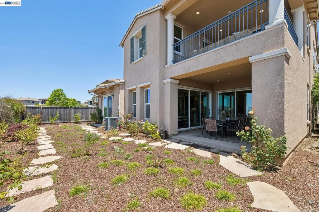 5 Stirling Way Hayward CA 94542
