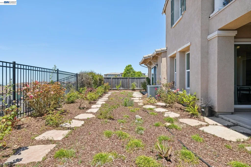 5 Stirling Way Hayward CA 94542