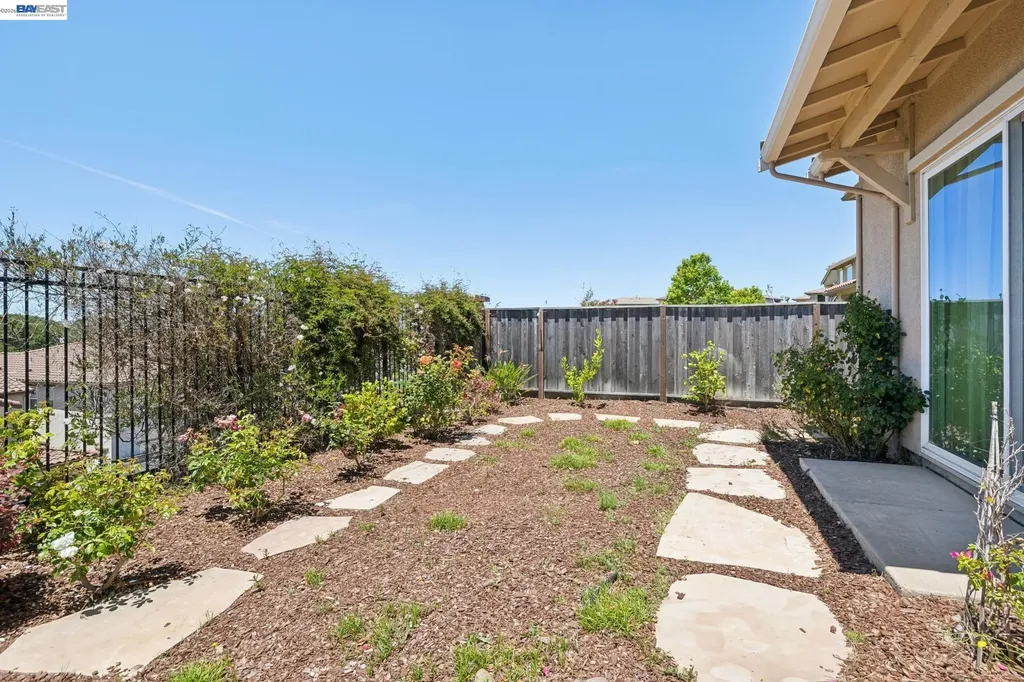 5 Stirling Way Hayward CA 94542