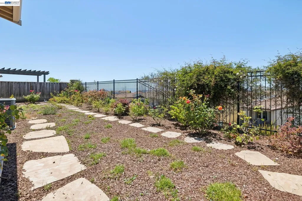 5 Stirling Way Hayward CA 94542
