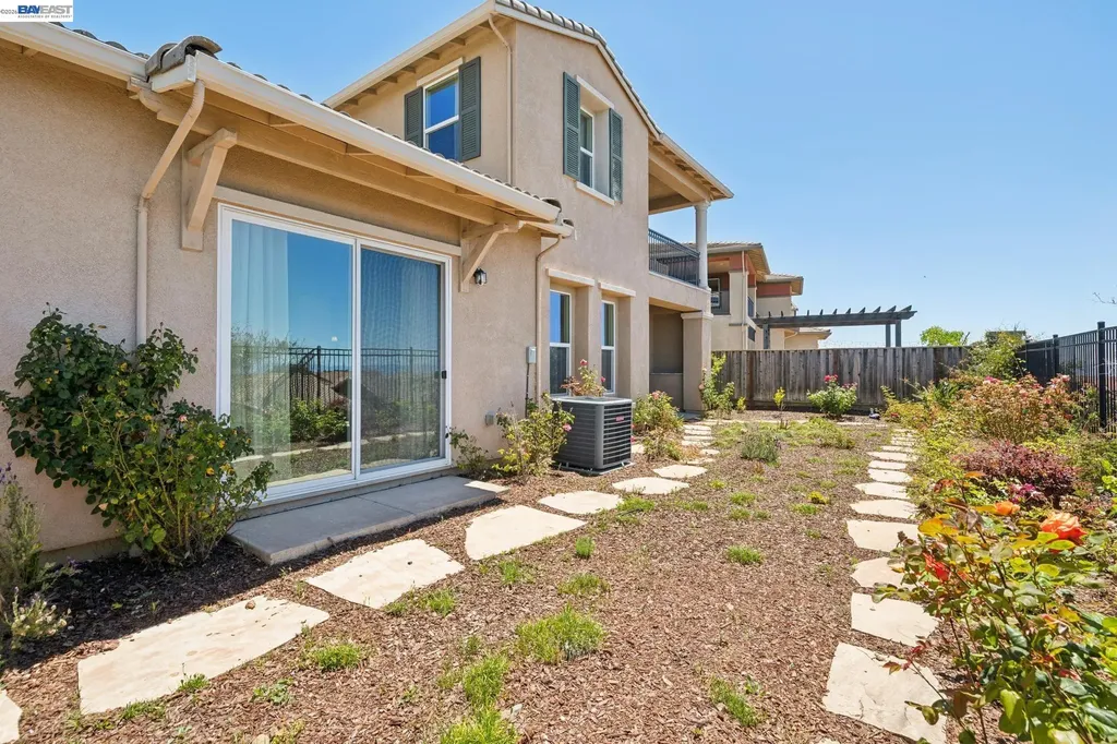 5 Stirling Way Hayward CA 94542