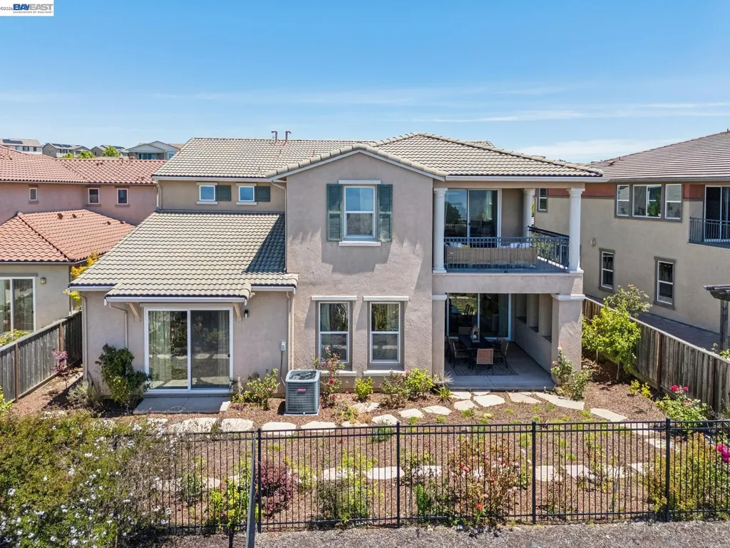 5 Stirling Way Hayward CA 94542
