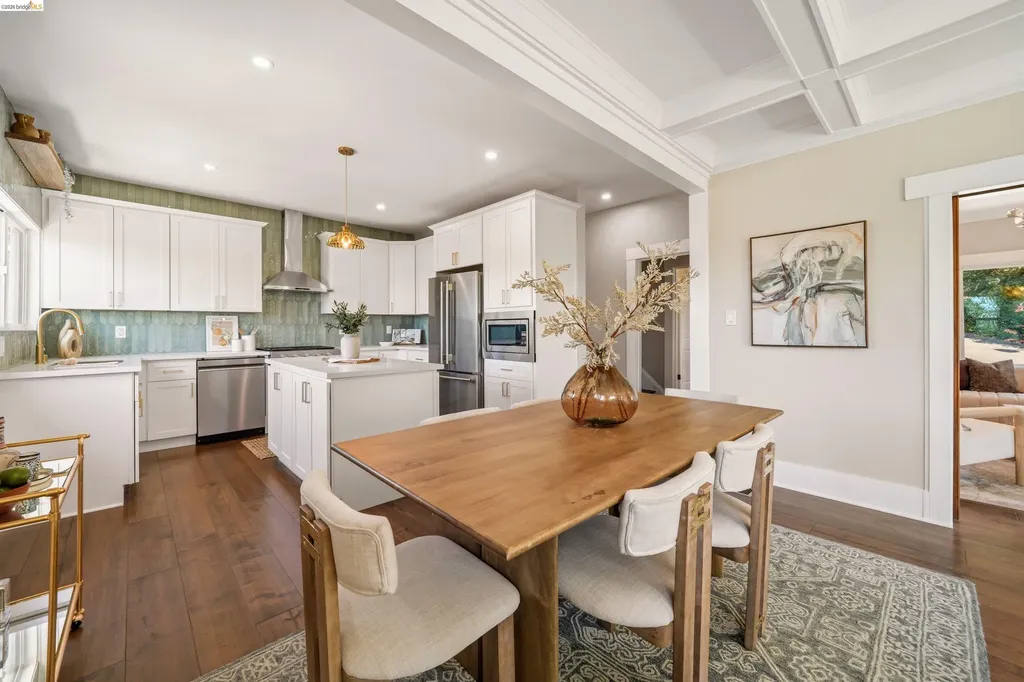 5765 Manila Avenue Oakland CA 94618