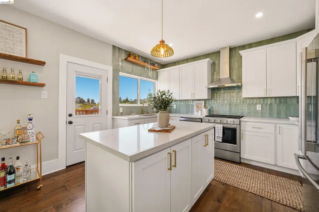 5765 Manila Avenue Oakland CA 94618