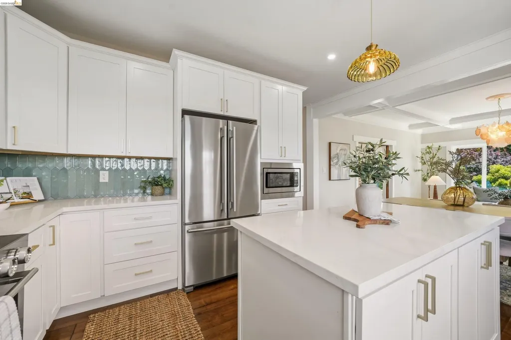 5765 Manila Avenue Oakland CA 94618