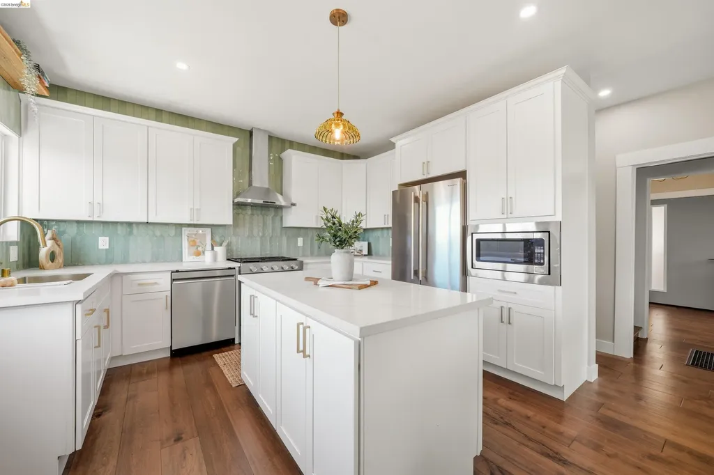 5765 Manila Avenue Oakland CA 94618