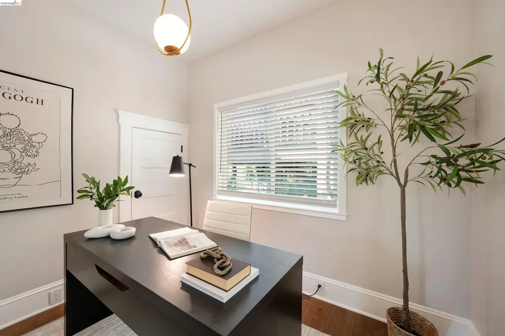 5765 Manila Avenue Oakland CA 94618