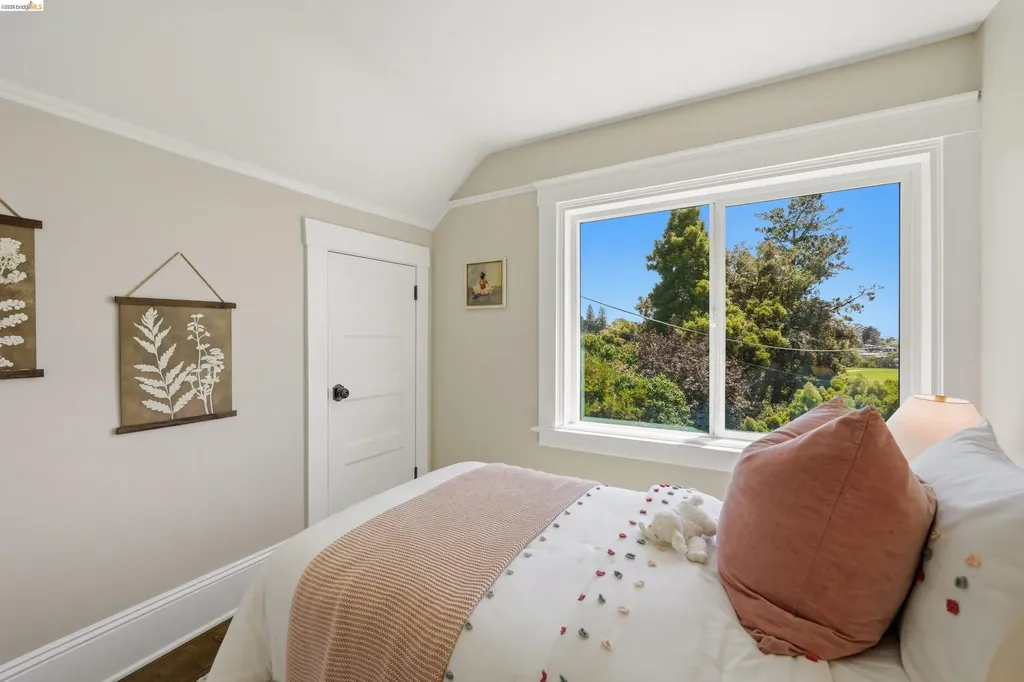 5765 Manila Avenue Oakland CA 94618