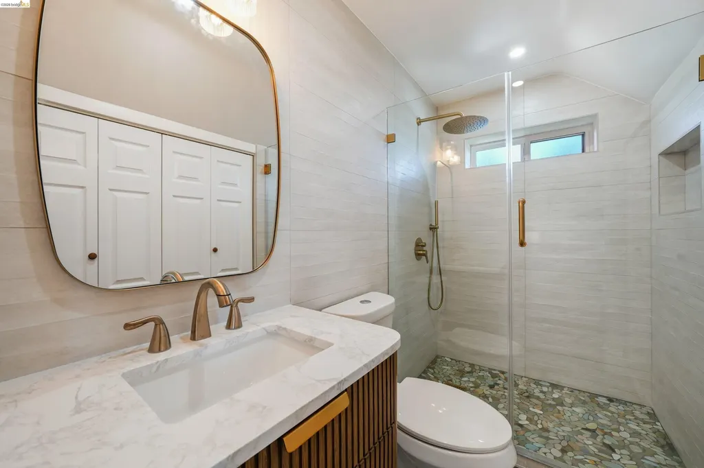 5765 Manila Avenue Oakland CA 94618