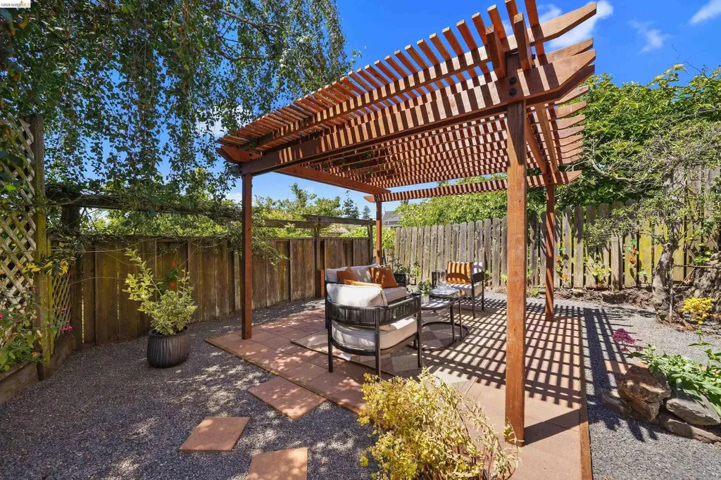 5765 Manila Avenue Oakland CA 94618