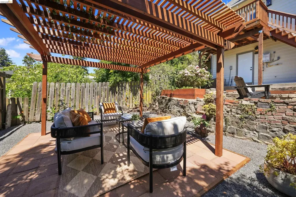 5765 Manila Avenue Oakland CA 94618