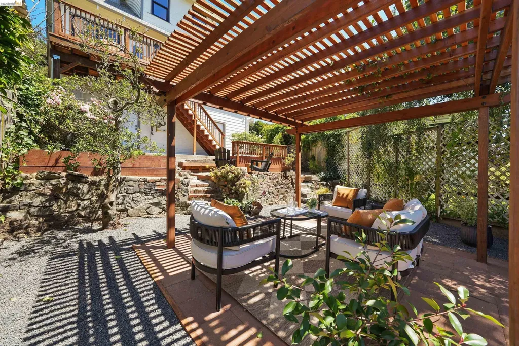 5765 Manila Avenue Oakland CA 94618
