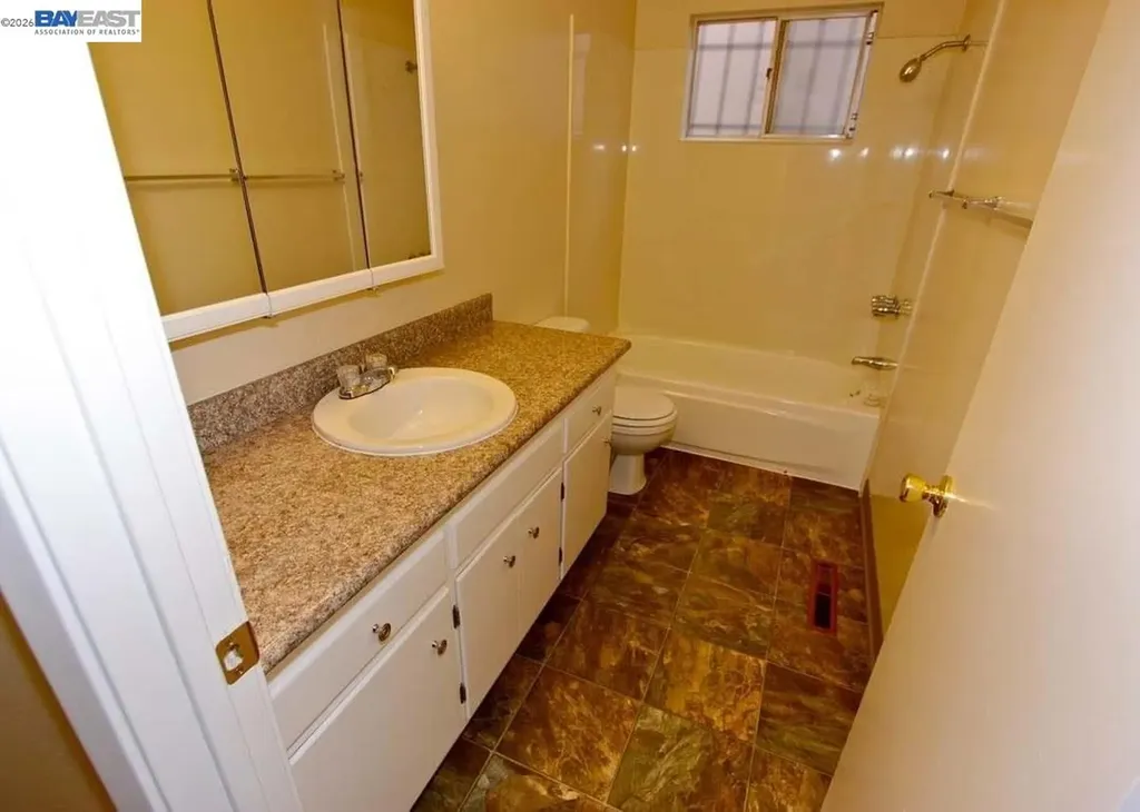 6909 Macarthur Boulevard Oakland CA 94605
