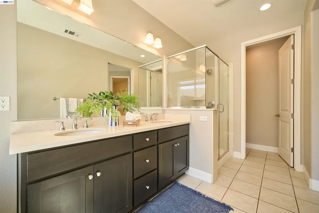 243 Gannet Street Vacaville CA 95688