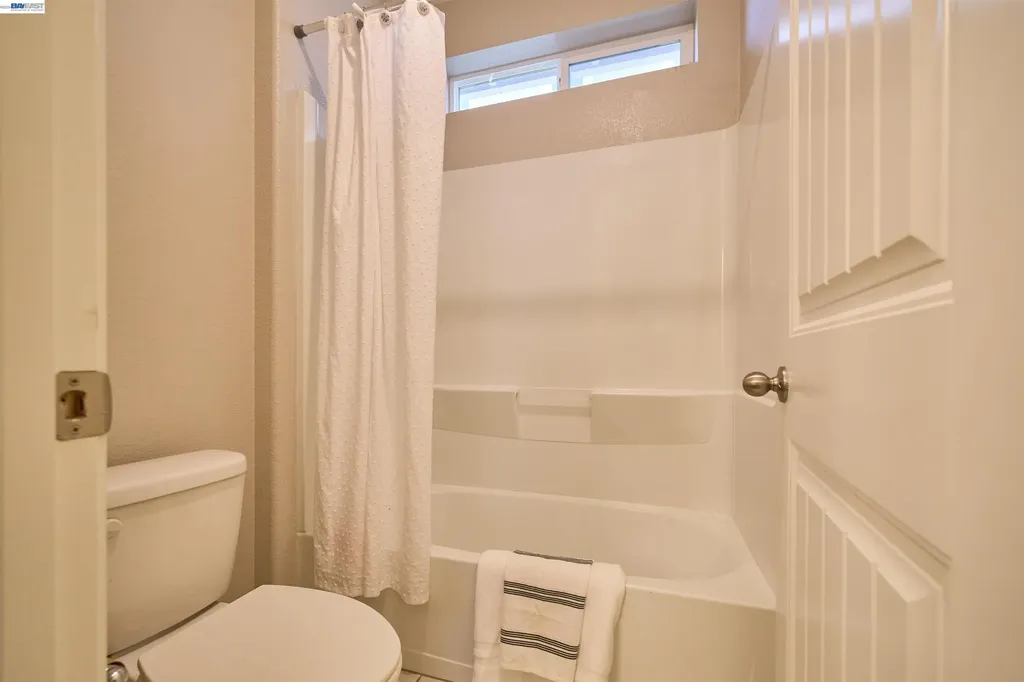 243 Gannet Street Vacaville CA 95688
