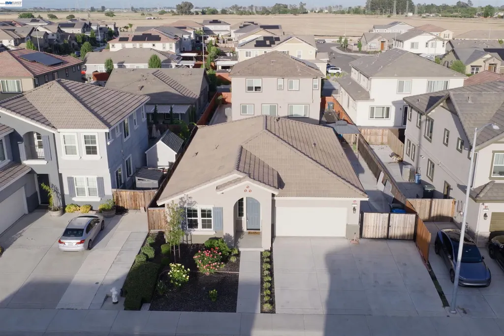 243 Gannet Street Vacaville CA 95688