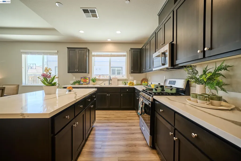 243 Gannet Street Vacaville CA 95688