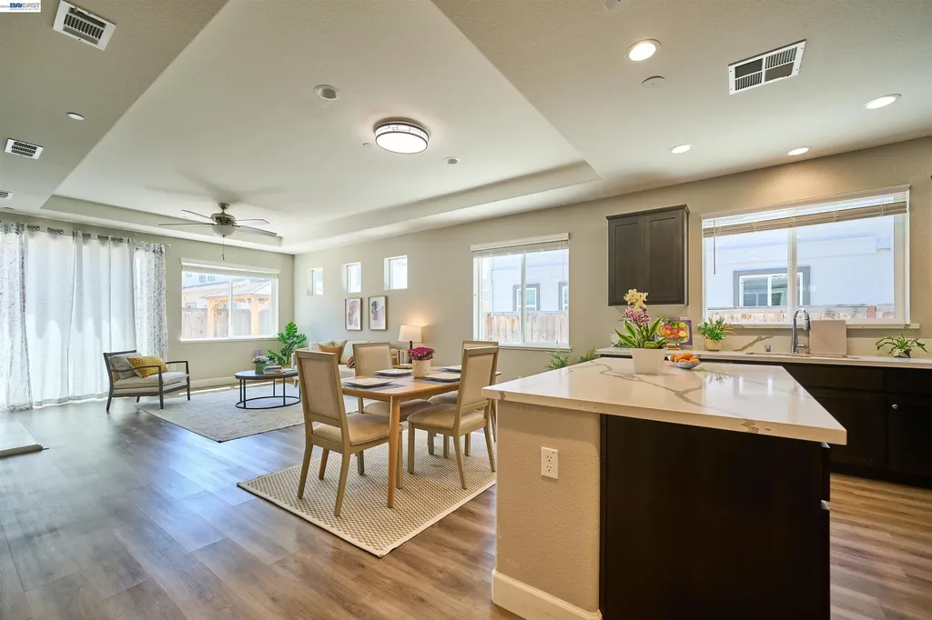 243 Gannet Street Vacaville CA 95688