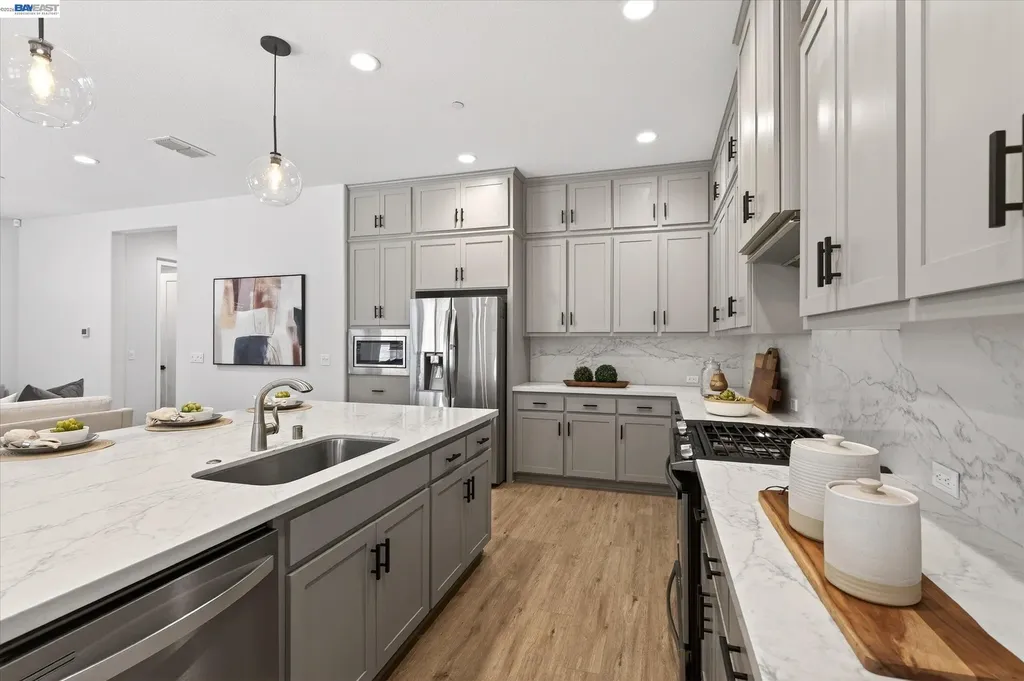 4047 St Helena Way Dublin CA 94568