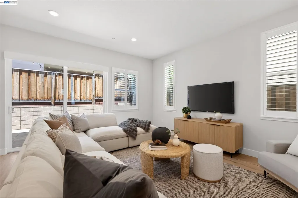 4047 St Helena Way Dublin CA 94568