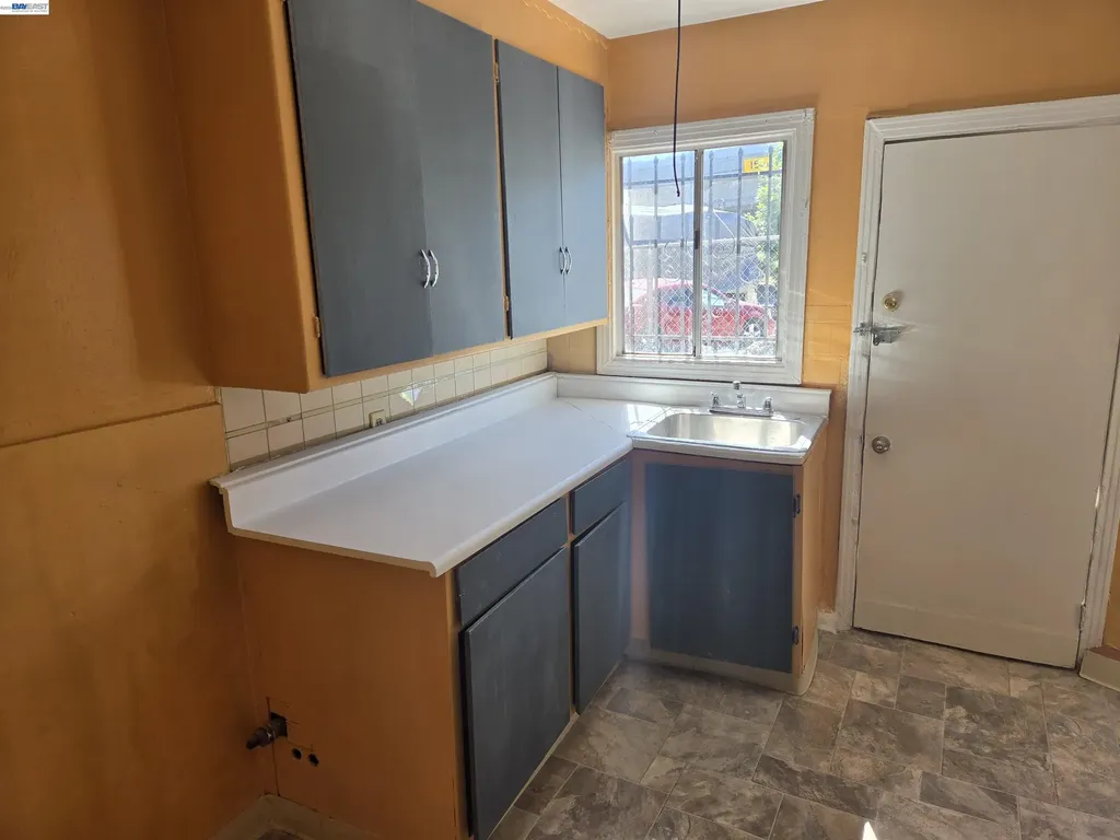 2859 9th Street Oakland CA 94601