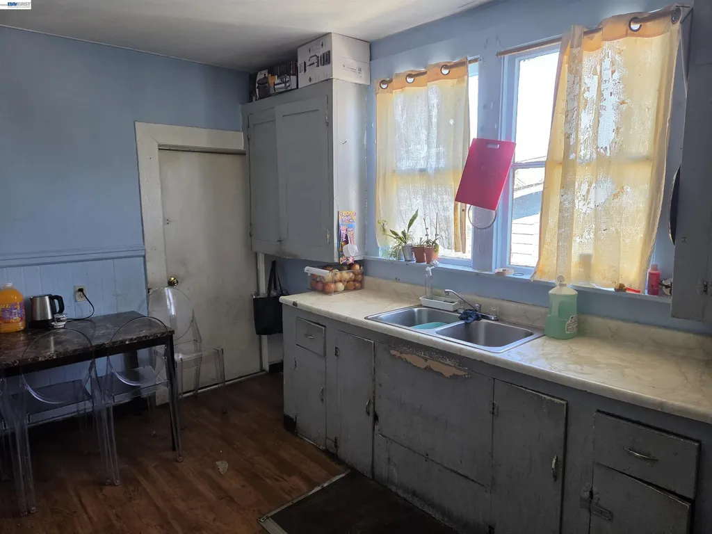 2859 9th Street Oakland CA 94601
