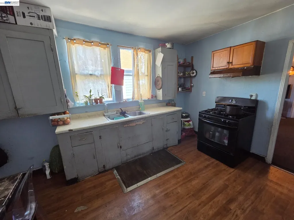 2859 9th Street Oakland CA 94601