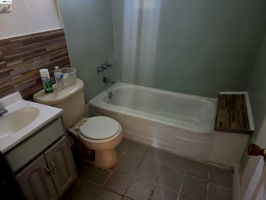 2859 9th Street Oakland CA 94601