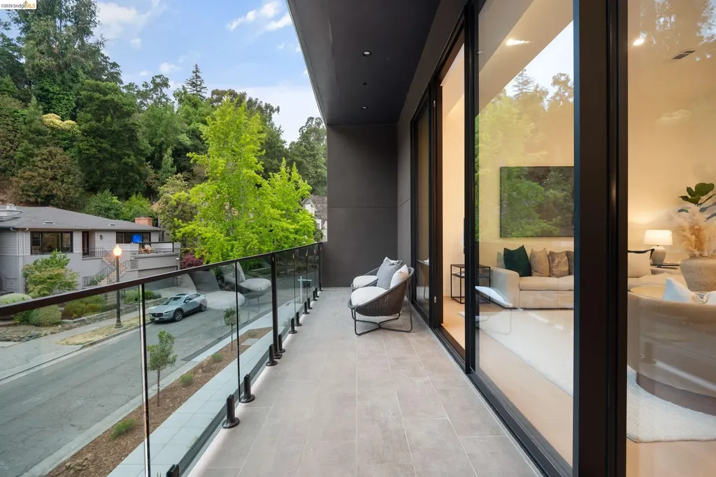 1667 Trestle Glen Road Oakland CA 94610