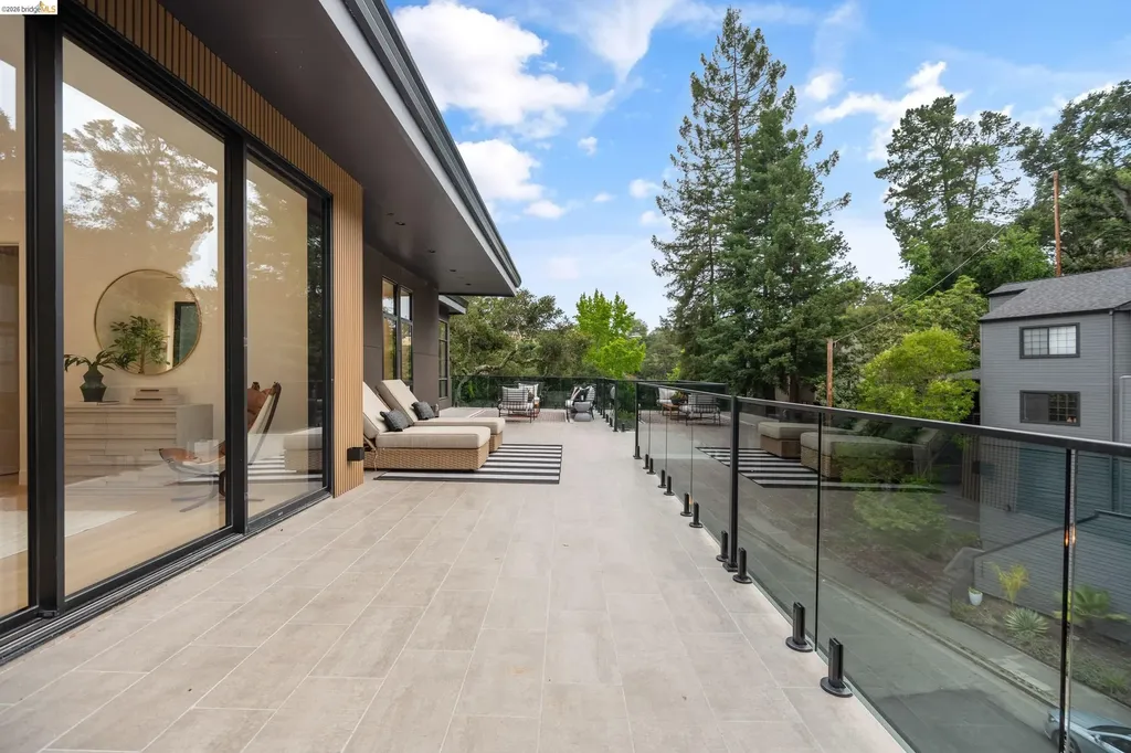 1667 Trestle Glen Road Oakland CA 94610