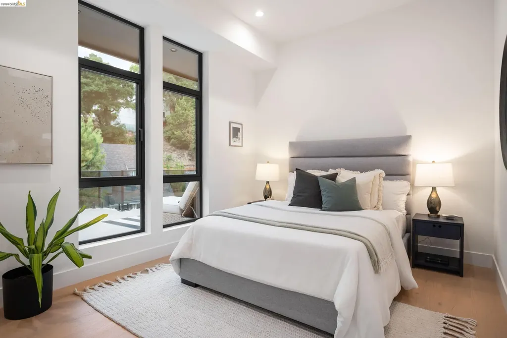 1667 Trestle Glen Road Oakland CA 94610