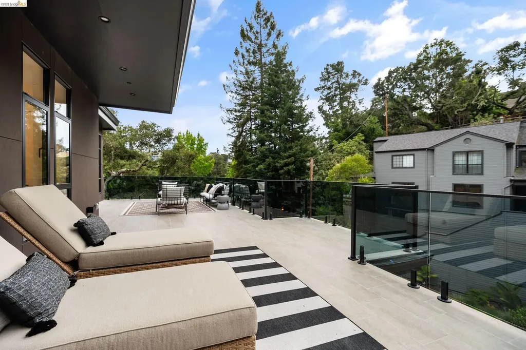 1667 Trestle Glen Road Oakland CA 94610