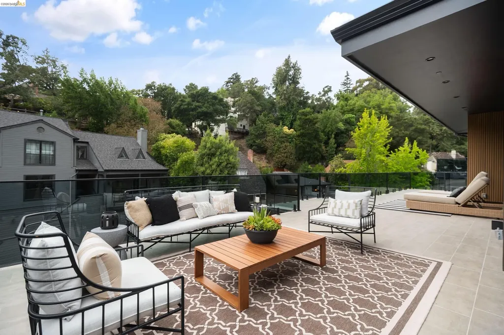 1667 Trestle Glen Road Oakland CA 94610