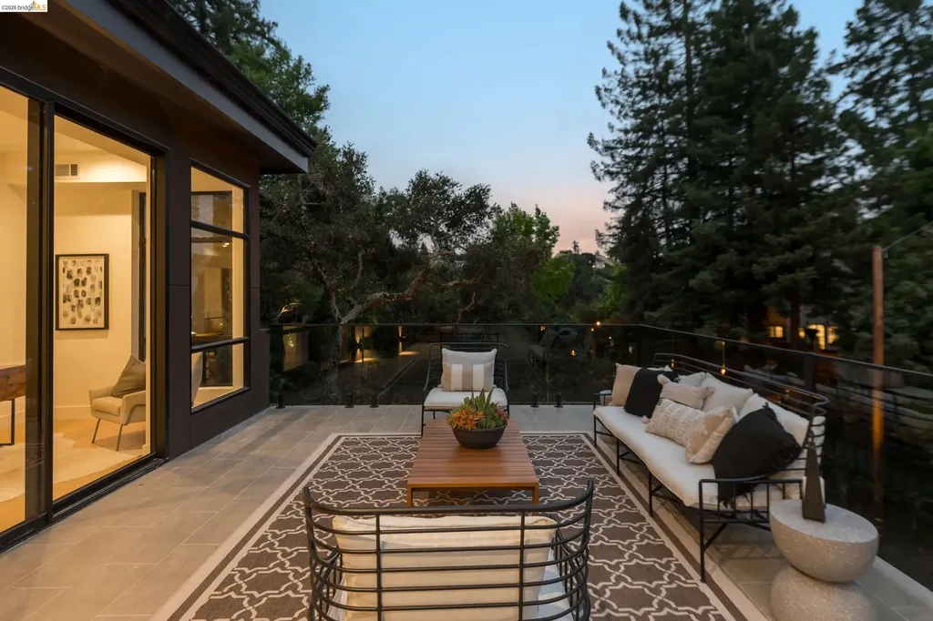 1667 Trestle Glen Road Oakland CA 94610