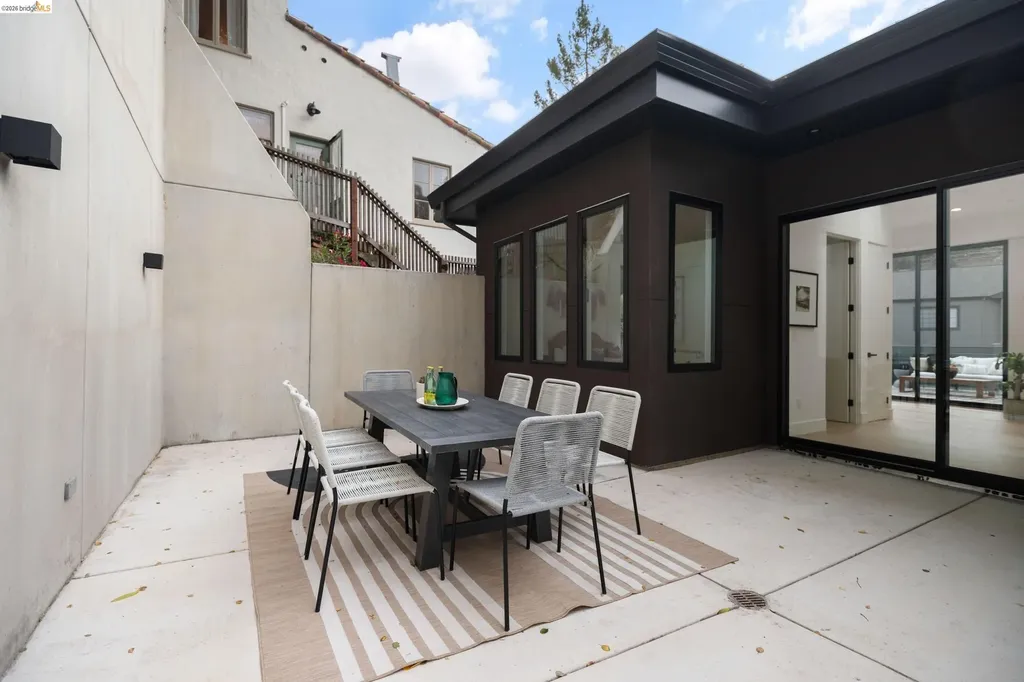 1667 Trestle Glen Road Oakland CA 94610