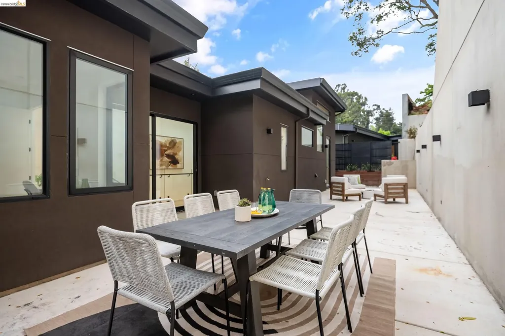 1667 Trestle Glen Road Oakland CA 94610
