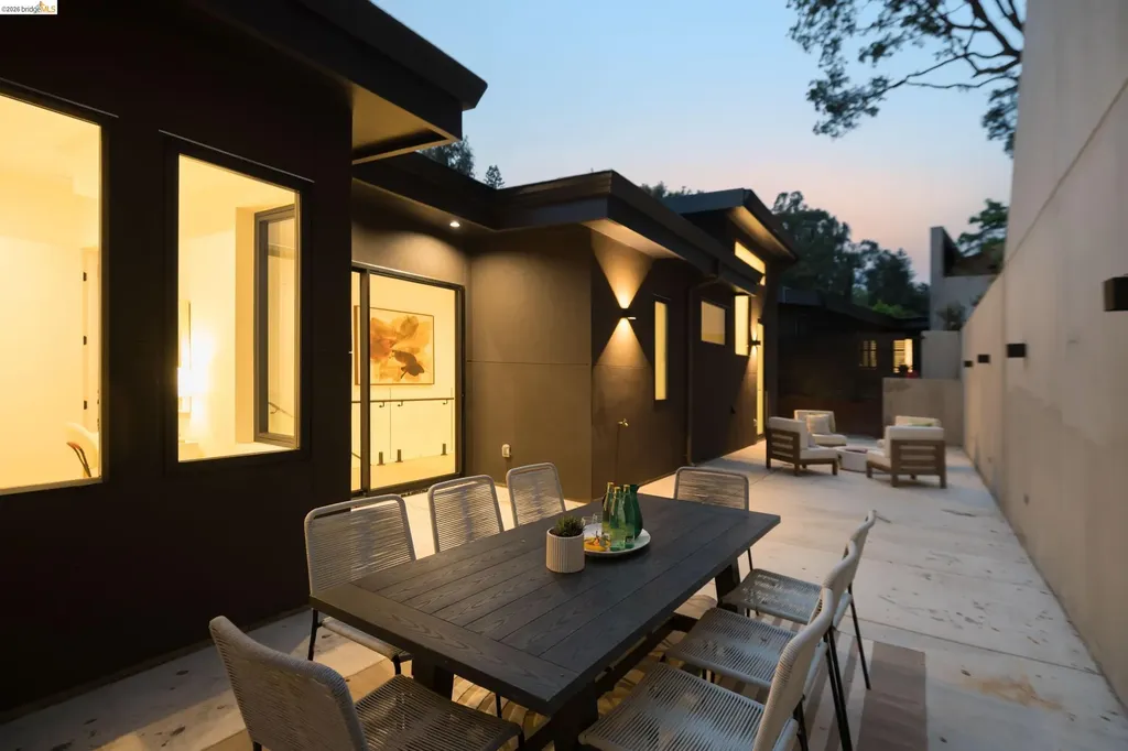 1667 Trestle Glen Road Oakland CA 94610