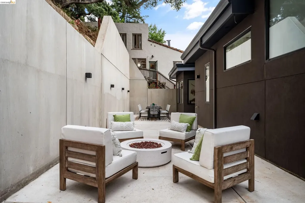 1667 Trestle Glen Road Oakland CA 94610
