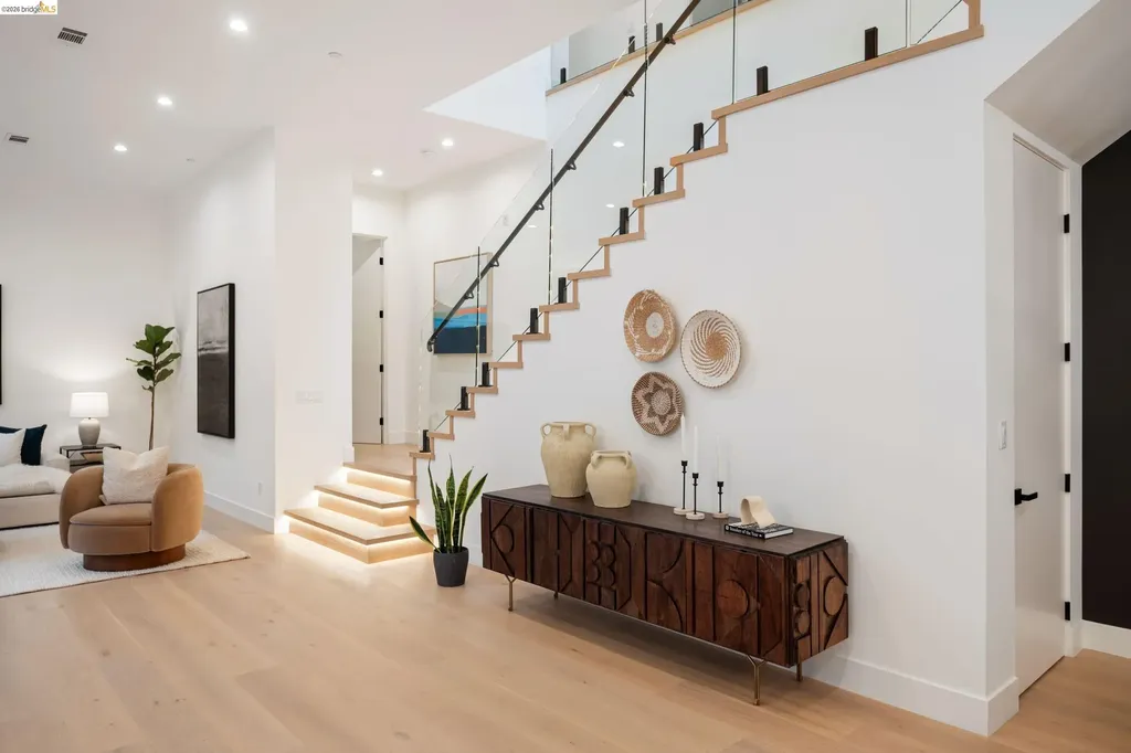 1667 Trestle Glen Road Oakland CA 94610