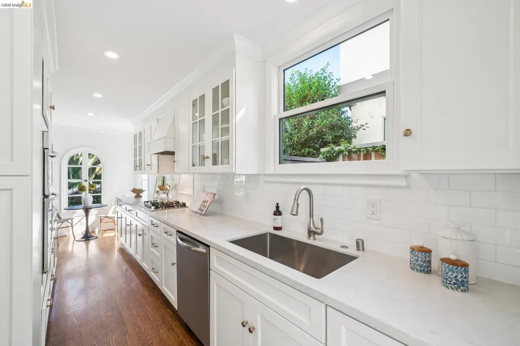6080 Ocean View Drive Oakland CA 94618