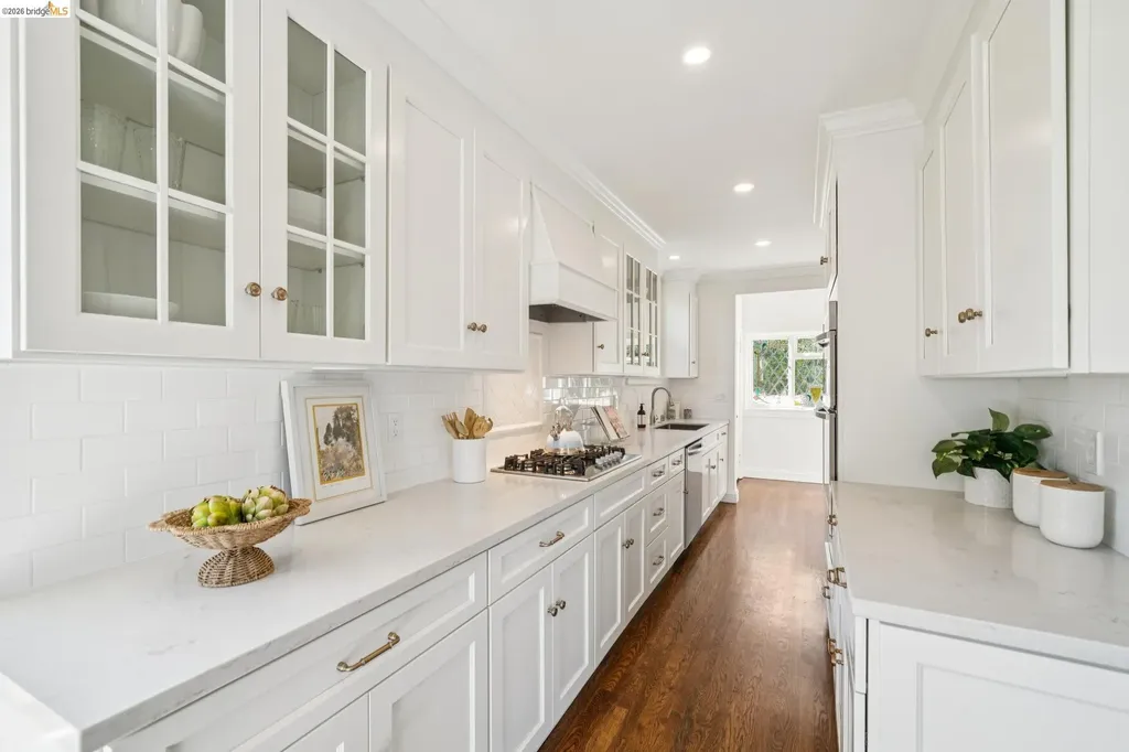 6080 Ocean View Drive Oakland CA 94618