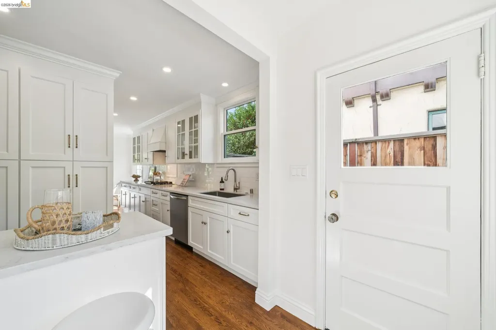 6080 Ocean View Drive Oakland CA 94618