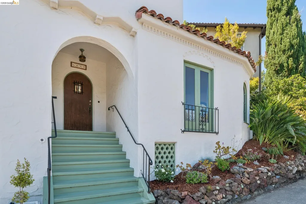 6080 Ocean View Drive Oakland CA 94618