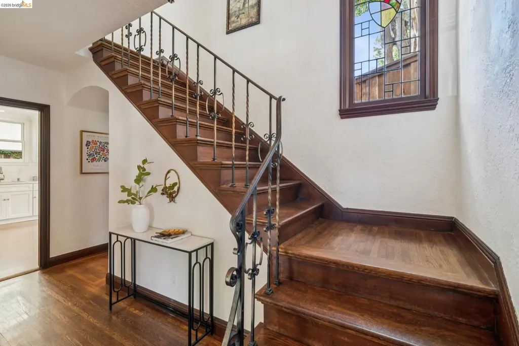 6080 Ocean View Drive Oakland CA 94618