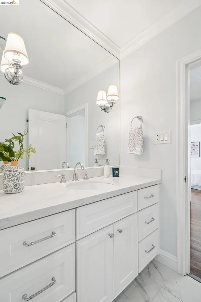 6080 Ocean View Drive Oakland CA 94618