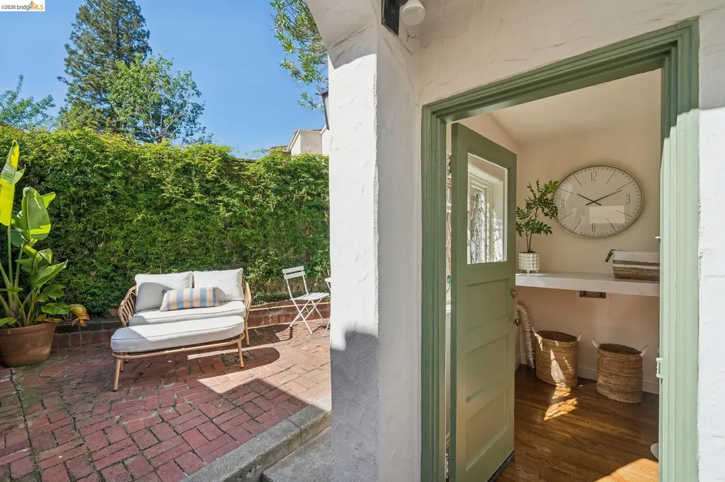 6080 Ocean View Drive Oakland CA 94618