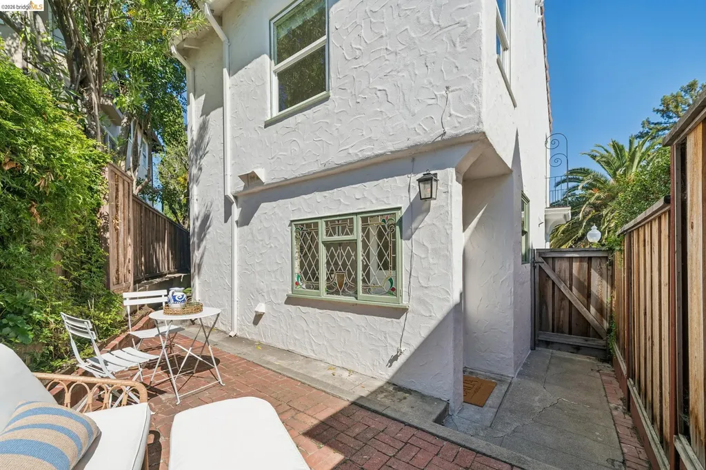 6080 Ocean View Drive Oakland CA 94618