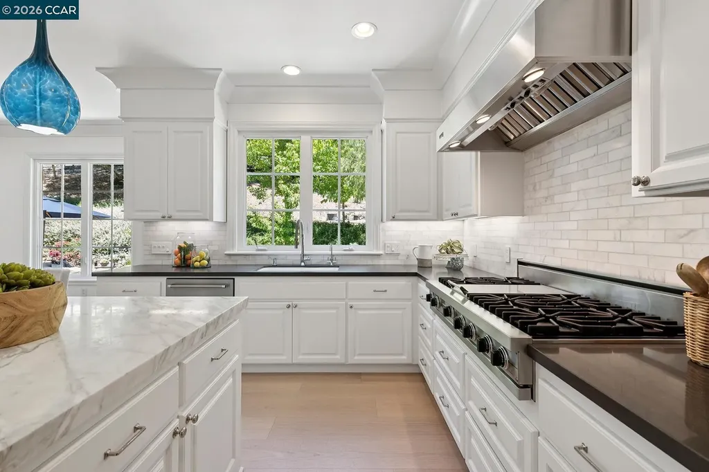 31 Sandy Court Orinda CA 94563