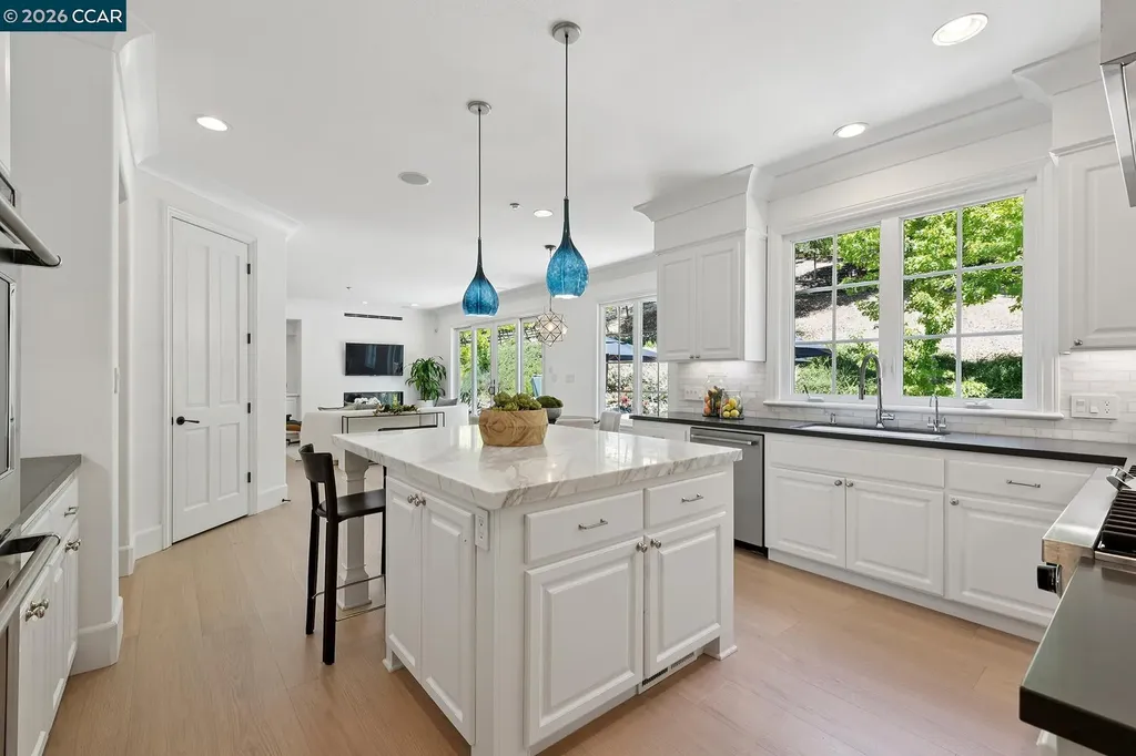 31 Sandy Court Orinda CA 94563